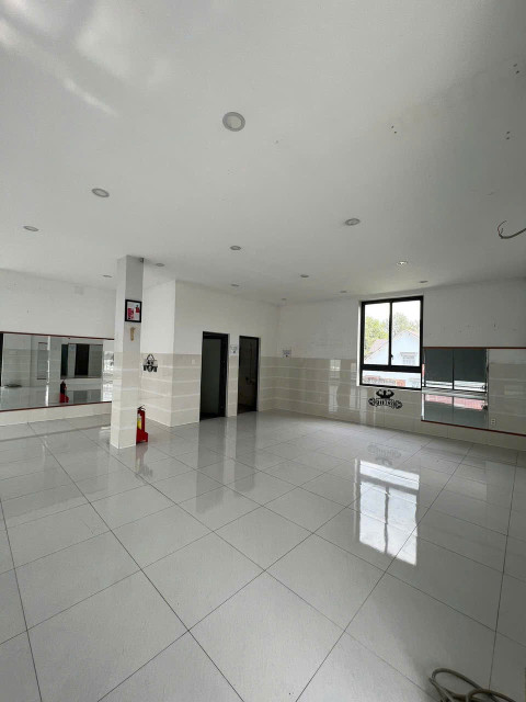 Cho Thuê Tòa Nhà 600m² Trung Tâm Thủ Dầu Một Bình Dương — 200 Triệu/Tháng Liên hệ: Chothuexuongmiennam.com - 0366632092