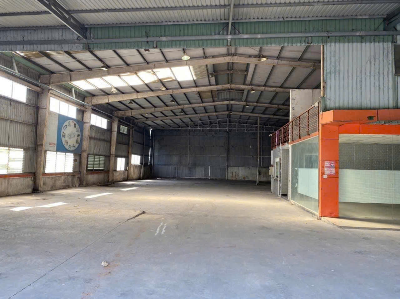 👉cho thuê kho xưởng mặt tiền QL 13  kinh doanh sản xuất điều được 👉Tdt 1000m2/xưởng 800m/vp 100m Giá 28tr/1th