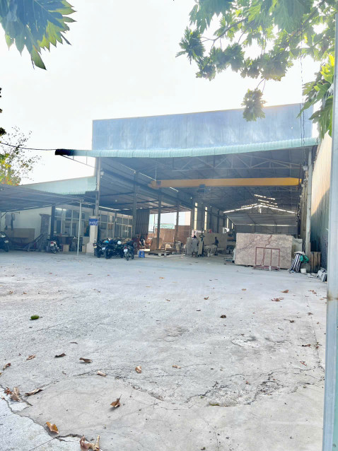 CHO THUÊ XƯỞNG PHÚ MỸ – THỦ DẦU MỘT – BÌNH DƯƠNG Tổng diện tích đất: 1.330m² Giá thuê: 50 triệu/tháng (Cọc 3 tháng) Liên hệ ngay: 0366.632.092 (Zalo/Call) để xem xưởng thực tế!