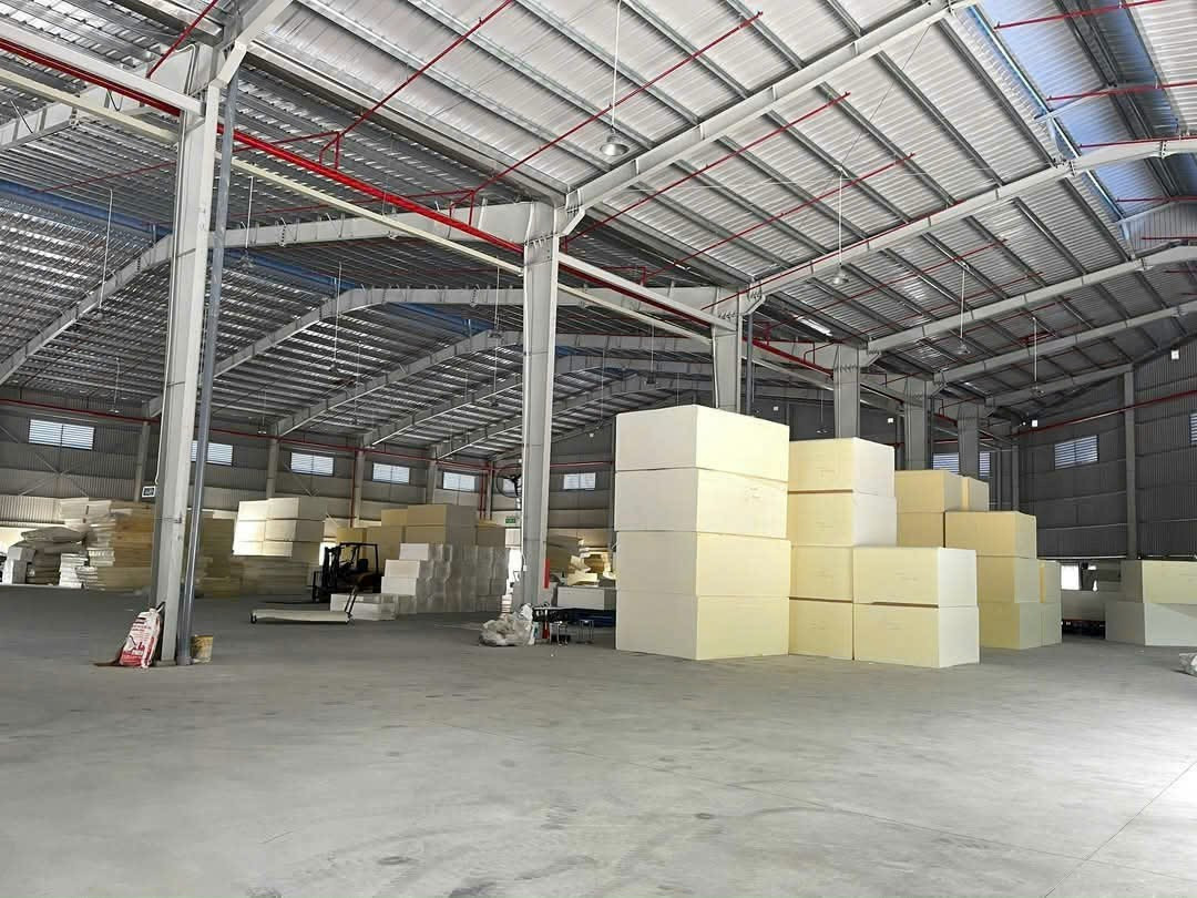 BÁN NHÀ XƯỞNG LỚN TẠI TÂN UYÊN, BÌNH DƯƠNG – VỊ TRÍ KINH DOANH SẦM UẤT Liên hệ: Chothuexuongmiennam.com - 0366632092