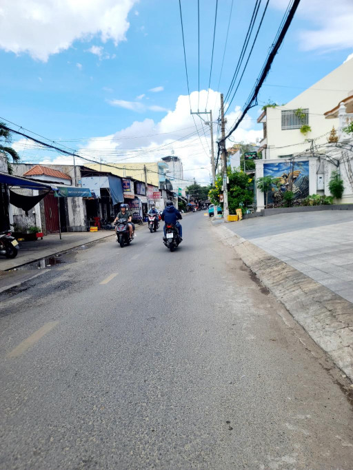 BÁN ĐẤT TẶNG NHÀ MẶT TIỀN KINH DOANH – NGÃ TƯ BỐN XÃ BÌNH TÂN – LÔ GÓC 2 MẶT TIỀN 10M THÔNG – 72M²  – 4 TỶ