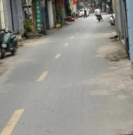 Cần bán nhà ở ngay, thiết kề 4 tầng, ô tô, sát ngay Ngã 3 Ngọc hồi DT hơn 47m, chỉ 7.2 tỷ