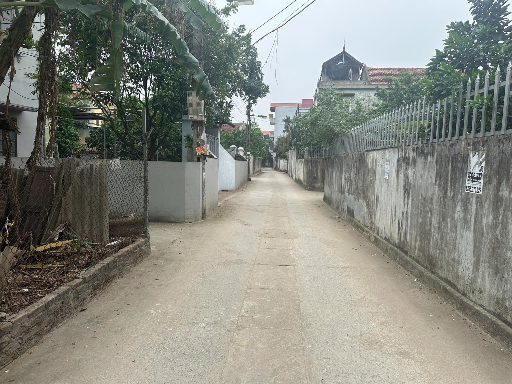 Chính Chủ Cần Bán Lô Đất Ngõ Hai Ô tô Tránh Gần UBND Vạn Phúc - Thanh Trì Diện Tích 38.3m - Giá Cho Nhà Đầu Tư - Lô Góc Thoáng Sáng - Hiện Trạng Đang Đất vuông
