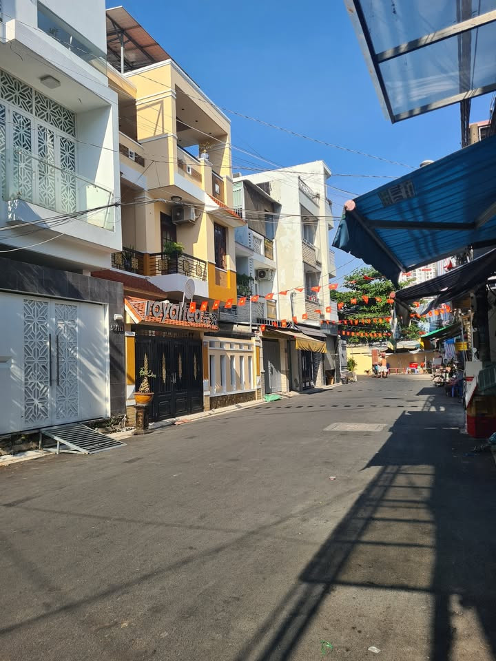 BIỆT THỰ MINI NGAY TT Q7 - DIỆN TÍCH VÀNG 100m2 ( 5X20m ) HXH 8M - NHỈNH 11TỶ