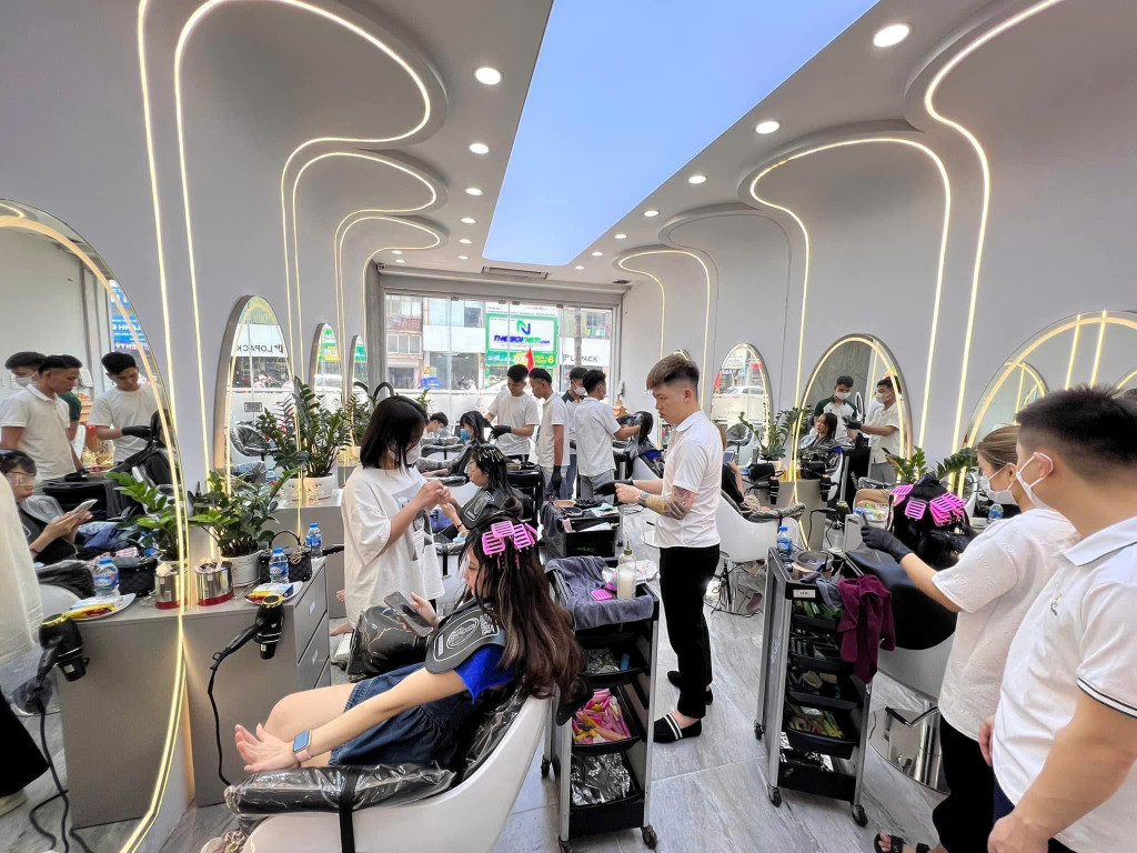 ĐẦU NĂM MÌNH CHÍNH CHỦ CẦN SANG NHƯỢNG TOÀN BỘ SALON TÓC HOẶC MẶT BẰNG TẠI 162 NGUYỄN LƯƠNG BẰNG, QUẬN ĐỐNG ĐA, HÀ NỘI