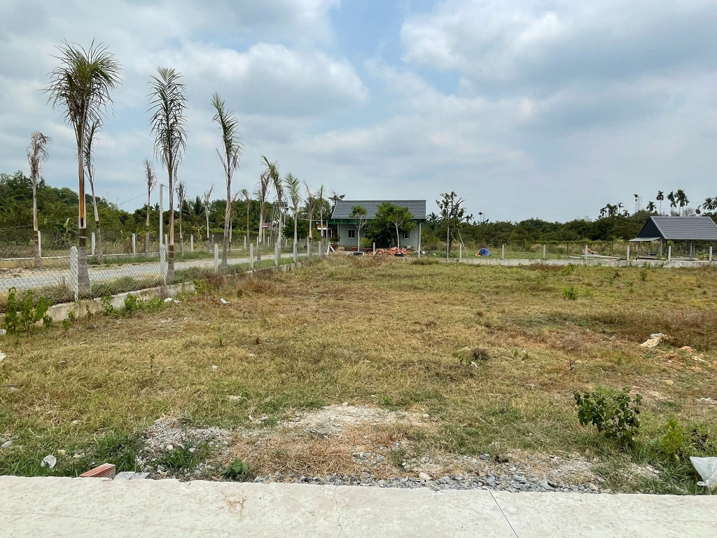 Dành cho anh chị mua đất làm nhà vườn, xây trọ, Khách Sạn gần KCN Phước Đông