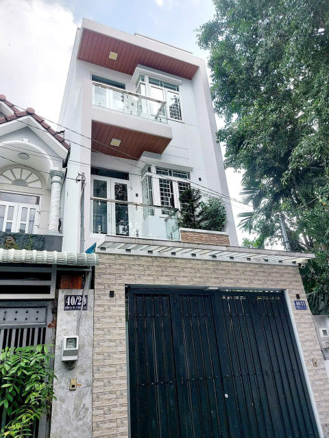 LÊN SÓNG EM NHÀ PHỐ 1 TRỆT 2 LẦU NGAY TRUNG TÂM TP THỦ DẦU MỘT BÌNH DƯƠNG