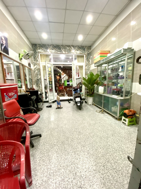 MẶT TIỀN ĐƯỜNG NHỰA PHẠM THỊ GIÂY - GIÁP QUẬN 12 - VỊ TRÍ ĐẮC ĐỊA - SÁT BÊN CHỢ GÀ - VỪA Ở VỪA KINH DOANH - XE HƠI NGỦ TRỌNG NHÀ
4 tầng 4m x 18m Gía 4.65 tỷ