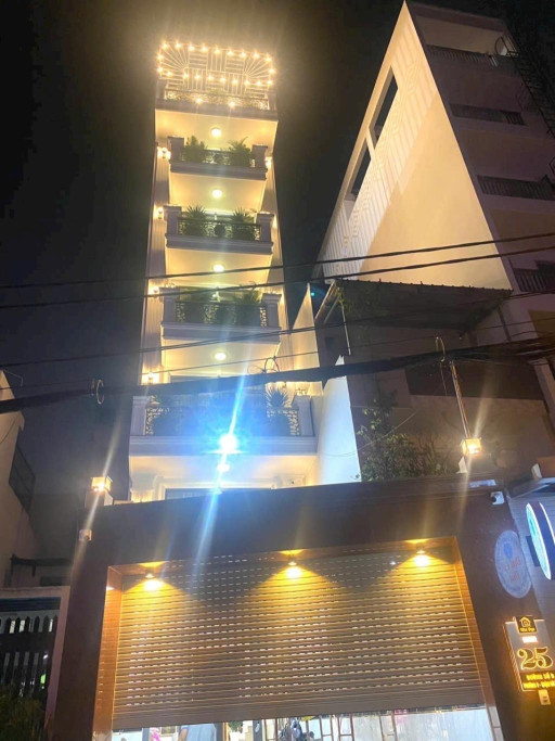 Siêu Phẩm nhà 7 Tầng có thang máy, Mặt Tiền KD Quận Gò Vấp, Full nội thất cao cấp. Diện tích SD 690m2 giá chỉ 17 tỷ 5.