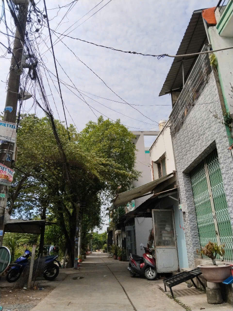 Hót hót đường số 1 tân tạo A .3xxx Nhỉnh 💚💥 NHÀ 3 TẦNG 4*10M - KHU PHÂN LÔ ĐƯỜNG 6M - 
Phường Tân Tạo A, quận Bình Tân, 

Mô tả Diện tích: 4*10m.- Đường trước nhà 6m.- Kết cấu: Nhà Trệt lửng lầu với 3PN 3VS. Thiết kế thoáng mát, bê tông cốt thép kiên cố.-