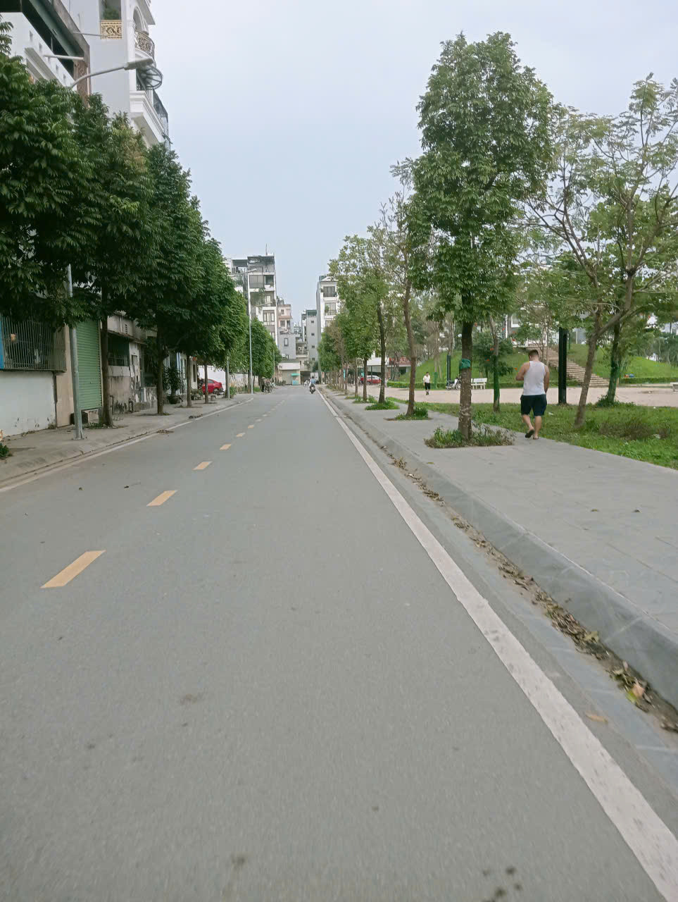 chỉ 20 tỷ 500 triệu có ngay đất tái định cư ngọc thụy , dt 50m, ô tô tránh , vĩa hè.