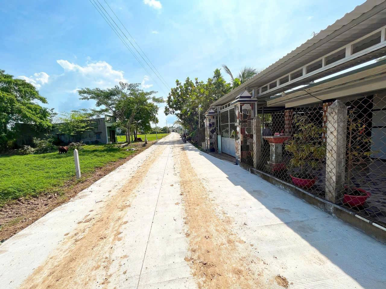 BÁN LÔ ĐẤT 100M2 -GIÁ CHỈ 10TR-M2 GẦN DỰ ÁN VINHOME HẬU NGHĨA - GỌI CHO EM XEM ĐẤT