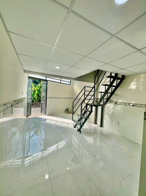 ✨ GIÁ THUÊ: 5 triệu/tháng cho thuê nhà đường vườn lài, gần cầu sắt nguyển thái sơn phường 5 gò vấp 👉 hiện trạng nhà mới xây 👉 DT : 4x8 👉 nhà 1trệt 1lửng 1pn 1wc hẻm ôtô xe tải đậu đổ trước nhà.  👉 giá thuê: 5 triệu/ tháng sẳn máy lạnh.