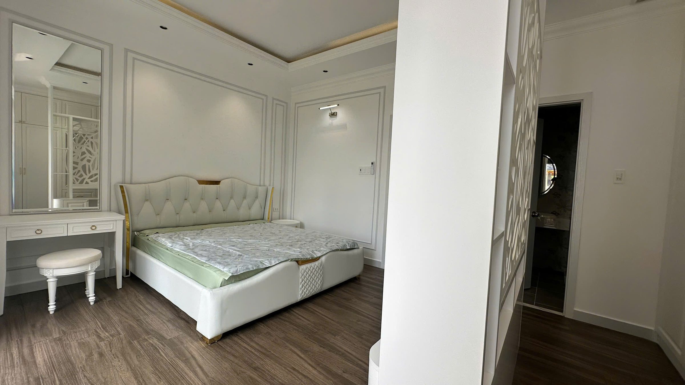 Siêu phẩm tân cổ điển Lê Văn Lương 5.6mx15m Full nội thất