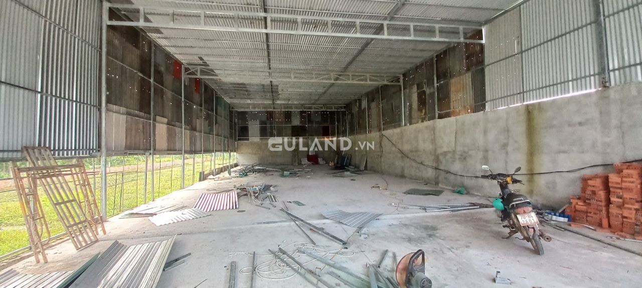 Nhà xưởng mới xây, đã đổ nền tráng betông cao ráo gần chợ Bình Minh tp Tây Ninh có gpxd đầy đủ