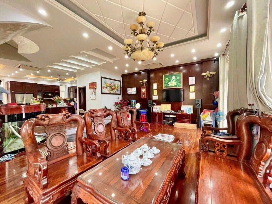 Bán biệt thự ven sông, hiệp bình chánh - 204m2 - giá 35 tỷ