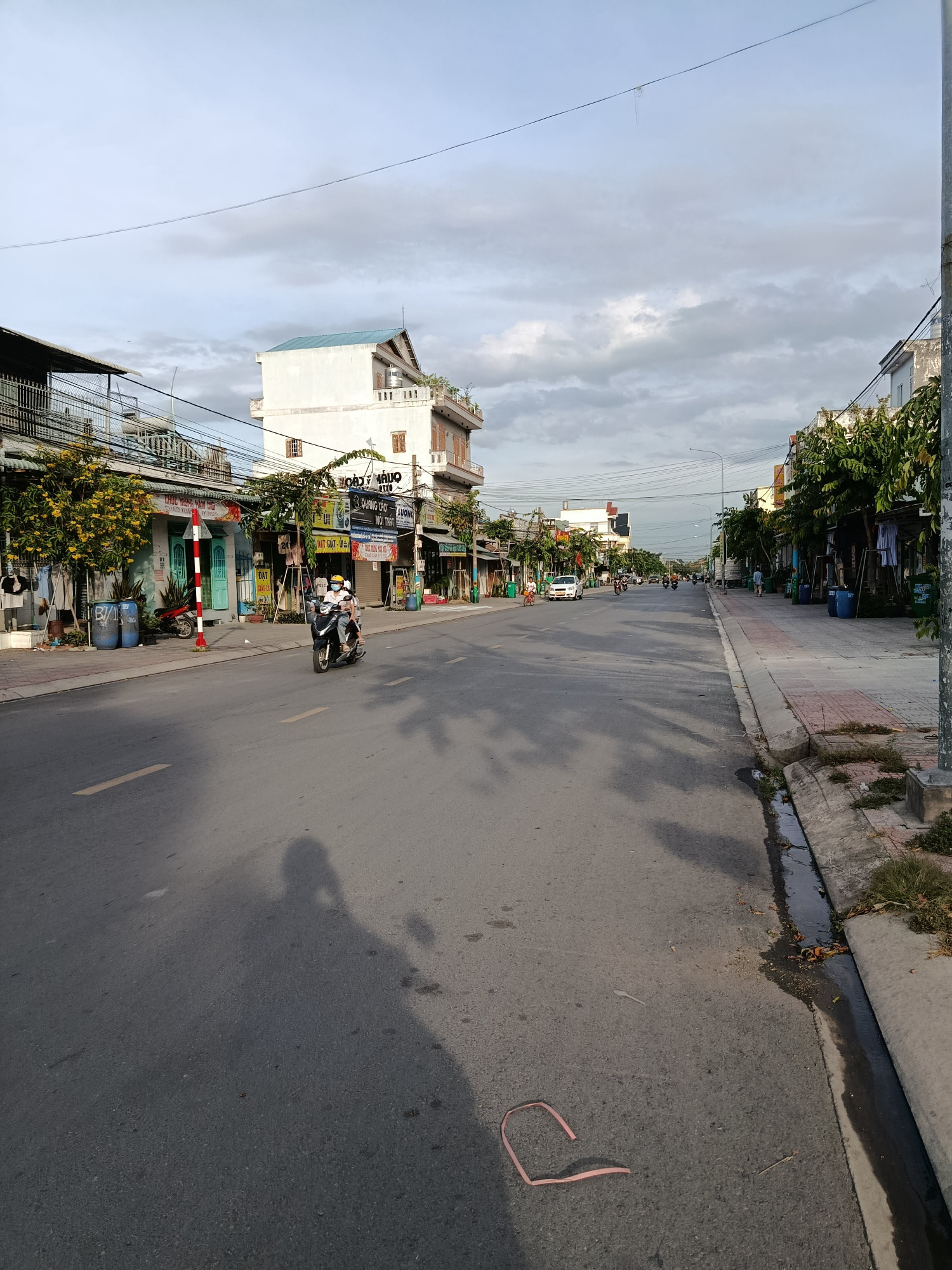 Ngộp Bank ! Nhà MT 5x30m, Cách Ngã Tư Hòa Lân 2 phút