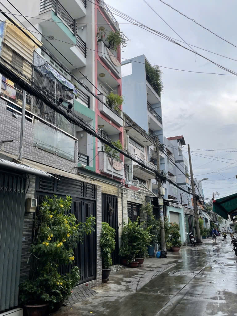 Bán Nhà Quận 11, Nhà Nát 64m2, DT vuông sổ đẹp, Cách Hẻm Xe Tải chỉ 1 căn nhà