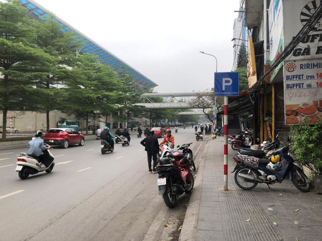 THẬT KHÓ TIN!!! Mặt Phố Cầu Giấy (Gần ĐH Giao Thông) 43m/ Mặt tiền 5.2m 13.9 Tỷ