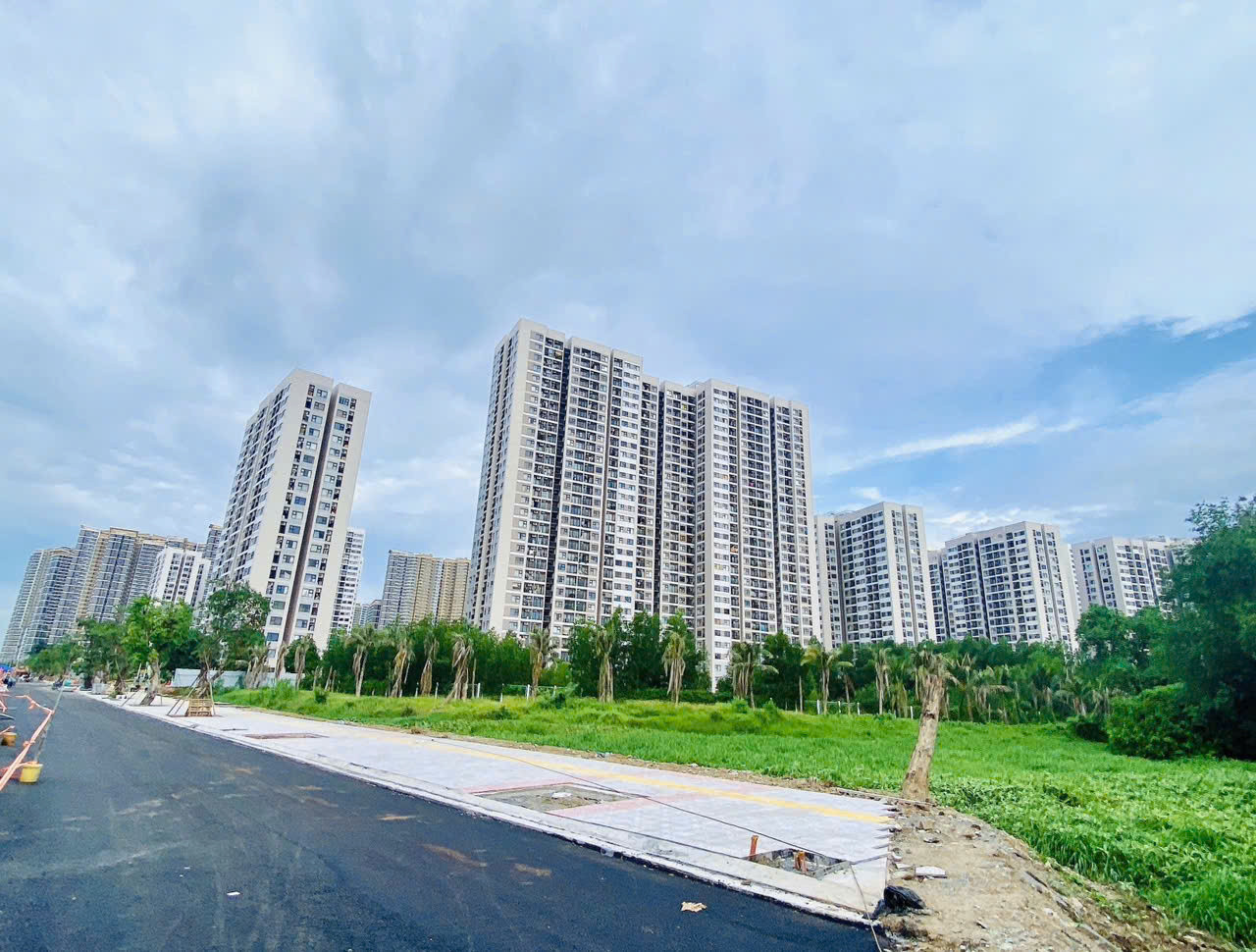 Đất nền ở đường Phước Thiện, P. Long Thạnh Mỹ, Q9, Hồ Chí Minh đang chờ chủ mới. Với diện tích 89,9m², giá chỉ 3,9 tỷ VND,