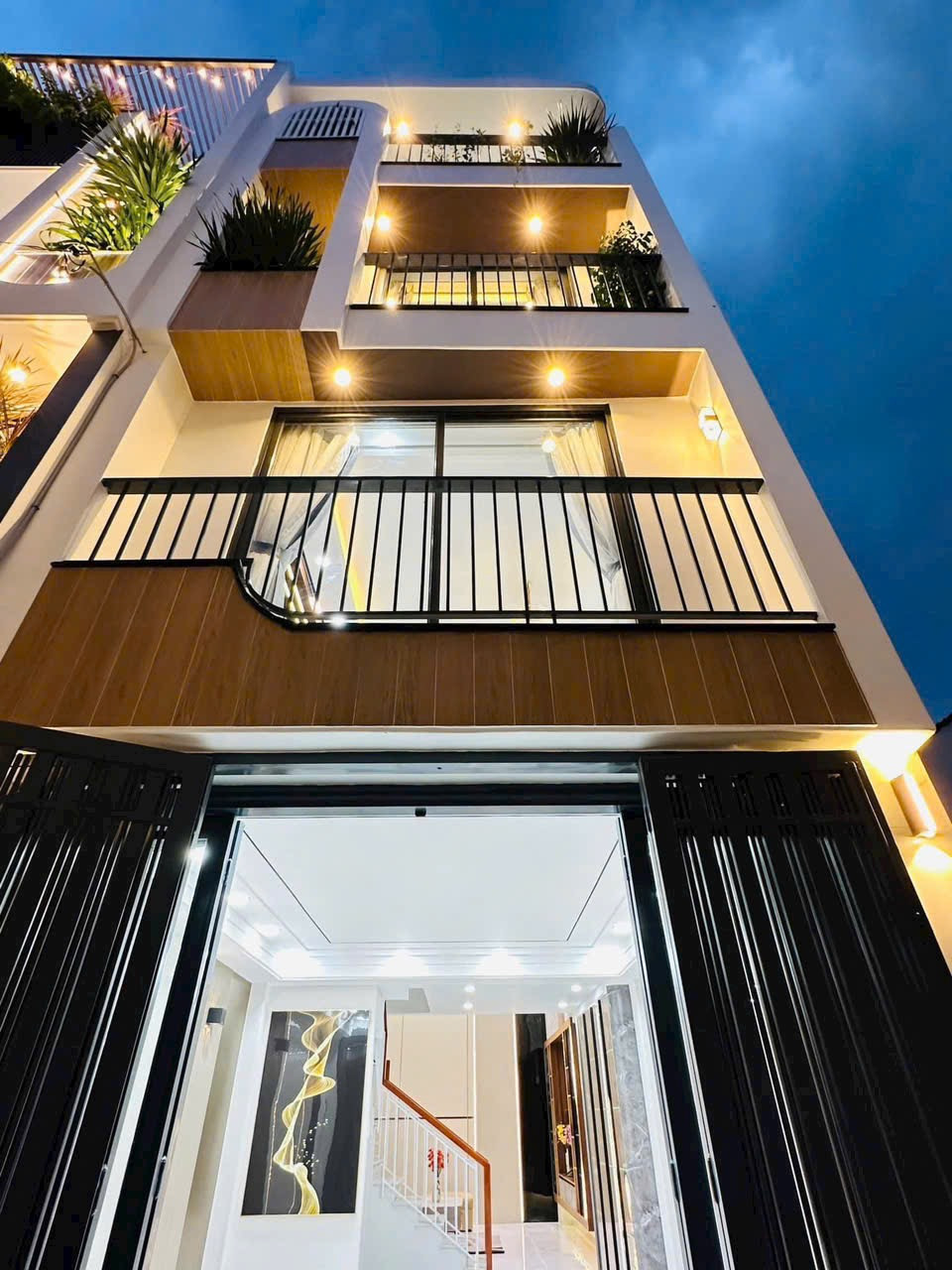 Bán nhà 66,6m2 đường Lê Văn Việt,Q9.Gần cầu Bến Nọc.Hẻm 6m. Sổ riêng.