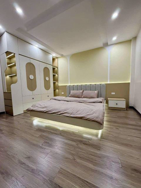QUÁ HÓT HIẾM -  NHÀ ĐẸP Ở NGAY CHỦ TẶNG FULL NỘI THẤT NHƯ HÌNH- NGAY GIÁP MẶT HỒ TAI TRÂU - LONG BIÊN - 15 M RA Ô TÔ -  Ở ĐẲNG CẤP.
- DT : 30M - MT : 7,3M
- GIÁ : 7,45 tỷ (có thương lượng )