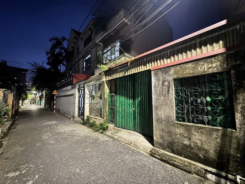🔥 BÁN ĐẤT KHU PHÂN LÔ – Ô TÔ TRÁNH – SÁT PHỐ – TIỆN ÍCH NGẬP TRÀN

📍 Giang Biên 54m², MT 4.8m – 9.3 tỷ – Long Biên