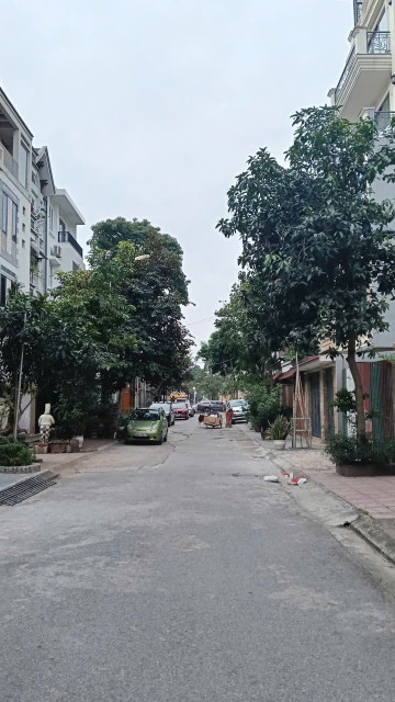 Nhà Bán Việt Hưng – 96m² – MT 6m – Ô tô tránh, vỉa hè – 29 tỷ 🚗