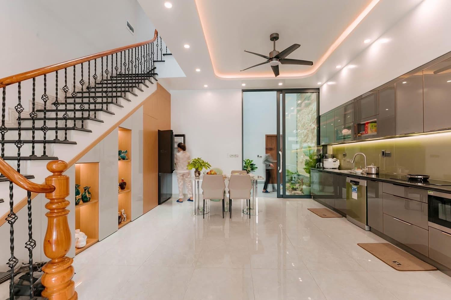 **Bán nhà mặt tiền Lạc Long Quân, phường 10, Tân Bình; 4*19 - 15,7 tỷ