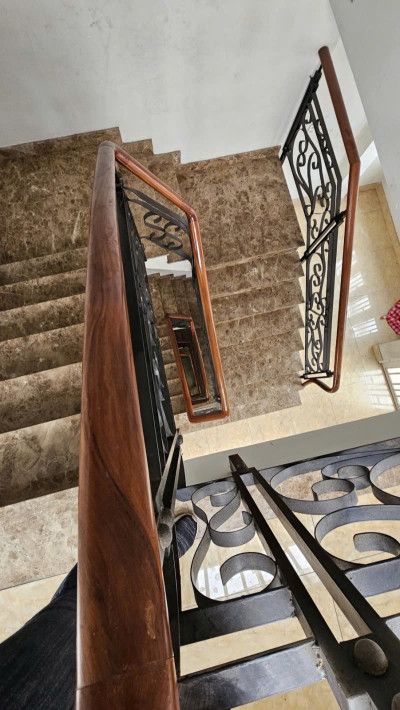 Bán nhà Mặt tiền Lạc Long Quân ngay Âu Cơ,  4.7x16m, 5 Tầng, 6 PN, giảm còn 16.8 tỷ.