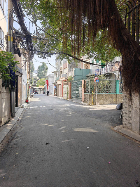 Nhà Nguyễn Duy Trinh, DTSD 80m2, xe hơi  vào nhà,với mặt tiền gần 6m, giá hơn 5ty LH 0906227839