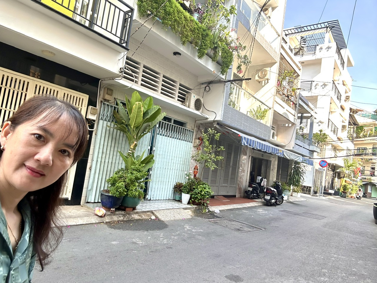 NHÀ ĐƯỞNG SỐ HIẾM NHÀ BÁN Q4- XE HƠI ĐẬU CỬA - VIEW CÔNG VIÊN ĐẸP.