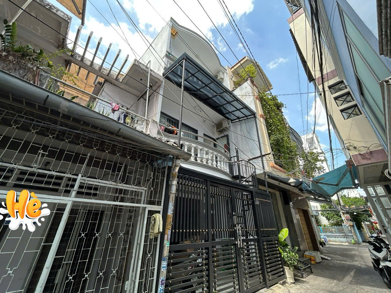 NHÀ ĐẸP NẰM NGAY MẶT TIỀN HẺM Đ.ĐOÀN VĂN BƠ- VỊ TRÍ ĐI LẠI THUẬN TIỆN GÀN TRƯỜNG HỌC , GẦN CHỢ - HẺM 4 M.
