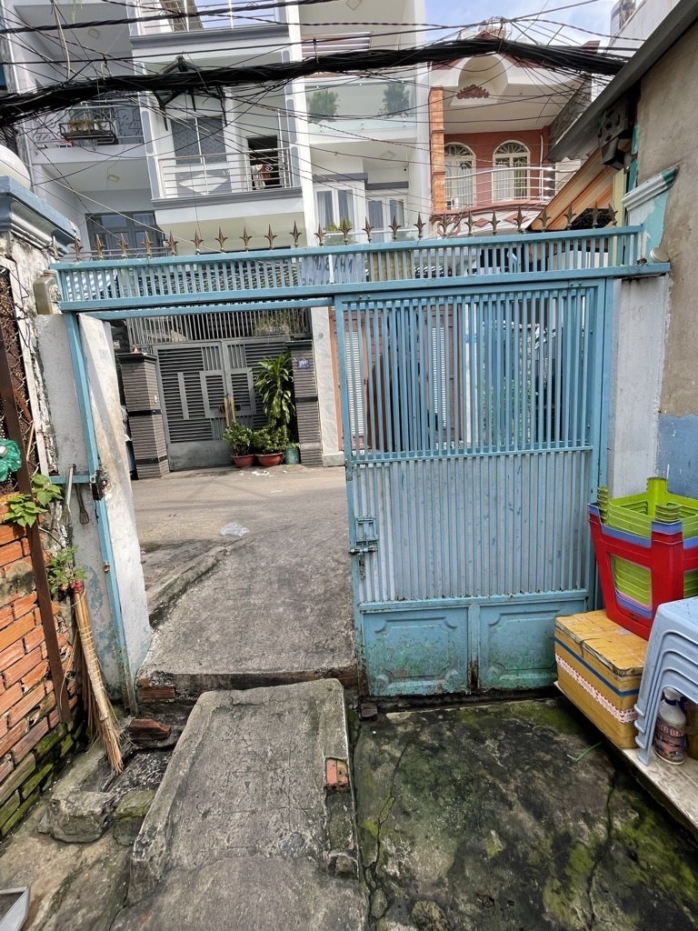 BÁN ĐẤT TẶNG NHÀ HẺM 576 ĐƯỜNG ĐOÀN VĂN BƠ- THÍCH HỢP XÂY DƯNG CĂN HỘ Ở OR CHO THUÊ ĐIỀU TIỆN ÍCH.