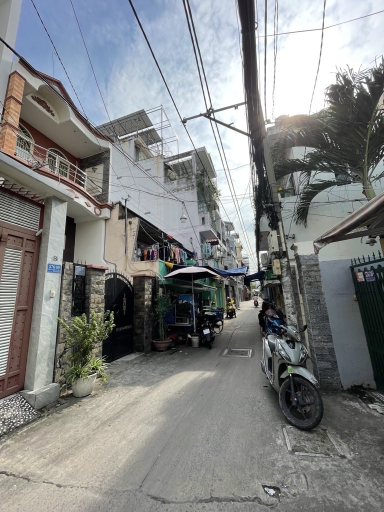 HẺM 576 Đ. ĐOÀN VĂN BƠ BÁN ĐẤT TẶNG NHÀ - KHU DÂN CƯ HIỆN HỮU THUẬN TIÊN XÂY DỰNG CĂN HỘ DỊCH VỤ - GẦN CHỢ GẦN TRƯỜNG.