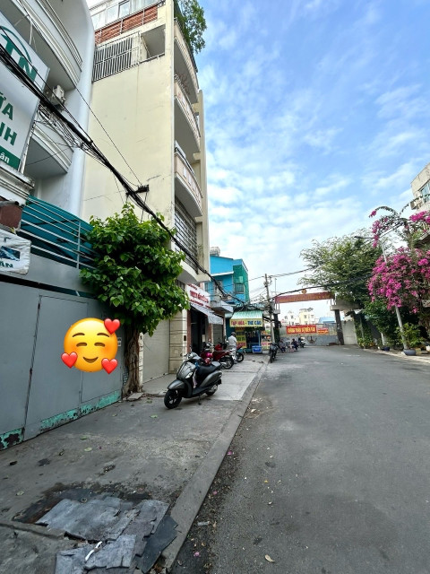 NHÀ MẶT TIỀN Đ.NGUYỄN TẤT THÀNH- KHU DAN TRÍ CAO- THUẬN TIỆN ĐI LẠI - GẦN TRƯỜNG HỌC .