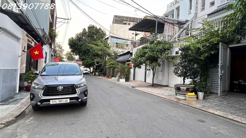 NHÀ SAT BÊN LOTTE, ĐƯỜNG  SỐ CÁCH NGUYÊN THỊ THẬP VÀI BƯỚC CHÂN, PHƯỜNG TÂN QUY QUẬN 7, 5 TẦNG, 4 X 17M, NHỈNH 11 TỎI
