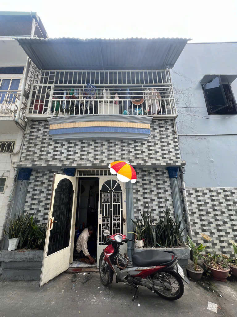 Bán nhà quận 11, Lạc Long Quân, hẻm xe hơi 2 mặt tiền, cấp 4, 32m2, 4.85 tỷ