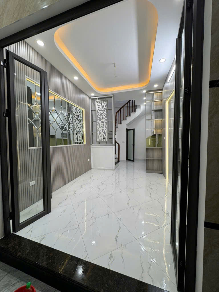 Đội Cấn / 5 tầng 28m2- dân xây chắc chắn -5x tỷ