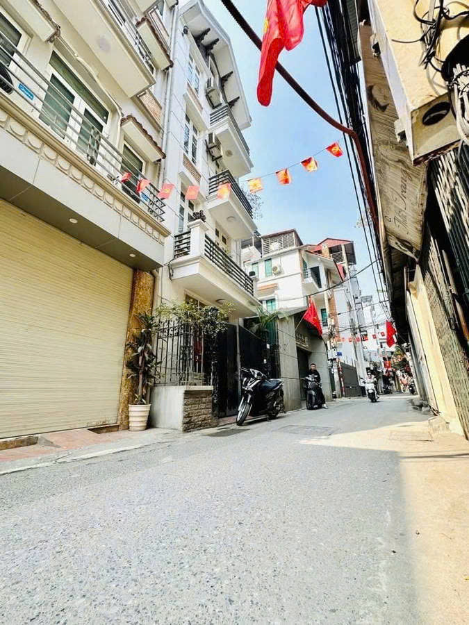 BÁN NHÀ NGHI TÀM, TÂY HỒ. 60M2 4 TẦNG MT 5M GIÁ 15 TỶ- NGÕ THÔNG -OTO NHÀ DÂN XÂY CHẮC CHẮN VÔ CÙNG.