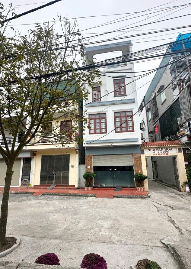Nhà lô góc 4 tầng - Ở ngay -  Nội thất mới, hiện đại, 3 phòng ngủ - Đường 3 ô tô tránh