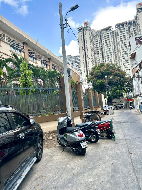 BÁN NHÀ MẶT PHỐ QUẬN 4 - 5 TẦNG - 6 PHÒNG NGỦ - GIÁ 15.5 TỶ - VỊ TRÍ VÀNG - SỔ HỒNG CHÍNH CHỦ