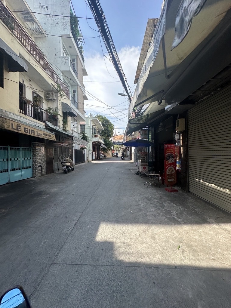 KHU AN NINH - BÁN NHÀ ĐƯỜNG TÔN THẤT THUYÊT- KHU TIỆN ÍCH - GẦN CHỢ 200, TRƯỜNG NGUYÊN VĂN TRỔI - NỐI DÀI ĐẾN XÓM CHIẾU VÀ NGUYỄN TẤT THÀNH.