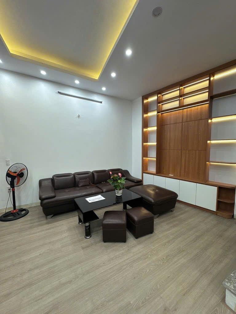 NHÀ ĐẸP  PHỐ TRẠM – LONG BIÊN – FULL NỘI THẤT – GIÁ CHỈ 6 TỶ – CHỦ CẦN BÁN GẤP