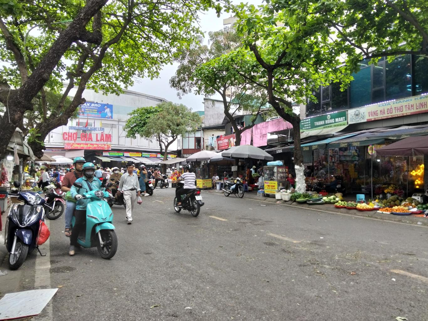 HIẾM- BÁN ĐẤT TẶNG NHÀ 54M -GIÁ 6,6TY-  LÔ GÓC - PHỐ ẨM THỰC NGỌC LÂM - VỊ TRÍ TRUNG TÂM- GẦN CHỢ GẦN CÔNG VIÊN.