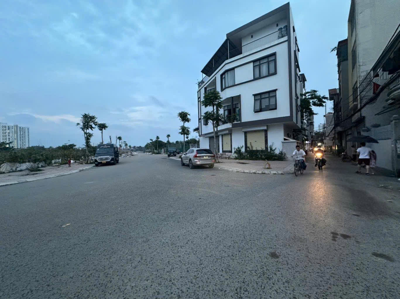 NHÀ CHÍNH CHỦ - GIÁ TỐT - Vị Trí Đẹp Tại Khu Phân Lô Tái Định Cư Ngọc Thuy, Long Biên, TPHN