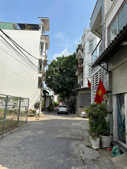 NHÀ HIẾM THỦ ĐỨC - ĐƯỜNG SỐ 11 - HẺM Ô TÔ TRÁNH NHAU - NHỈNH 8 TỶ