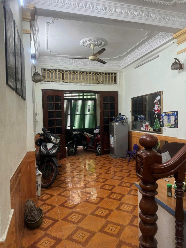 Cho thuê nhà 82 Cù Chính lan, Thanh Xuân, 4 tầng x 55m2, 4PN, 13 Triệu