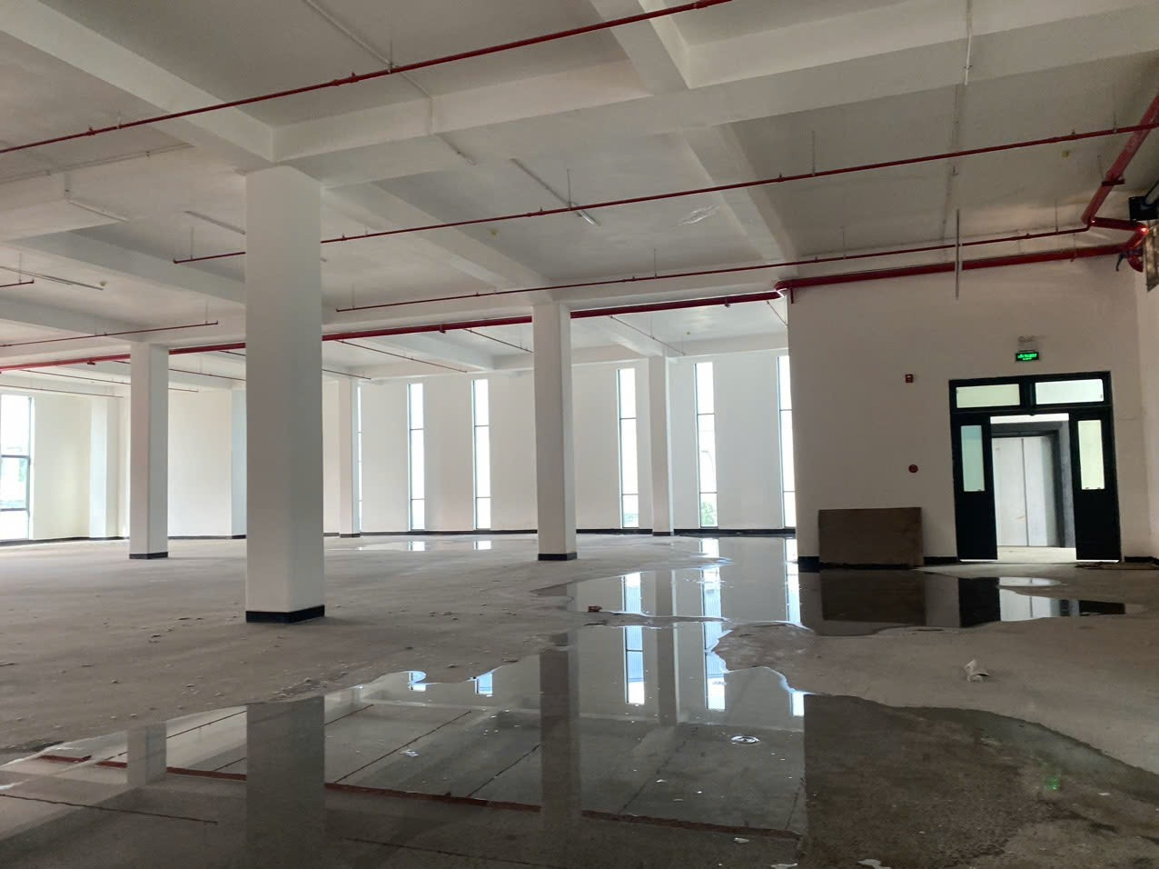 Cho thuê nhà xưởng diện tích 10.368 m2, 5.200 m2  trong kcn Sóng Thần, Dĩ An, Bình Dương