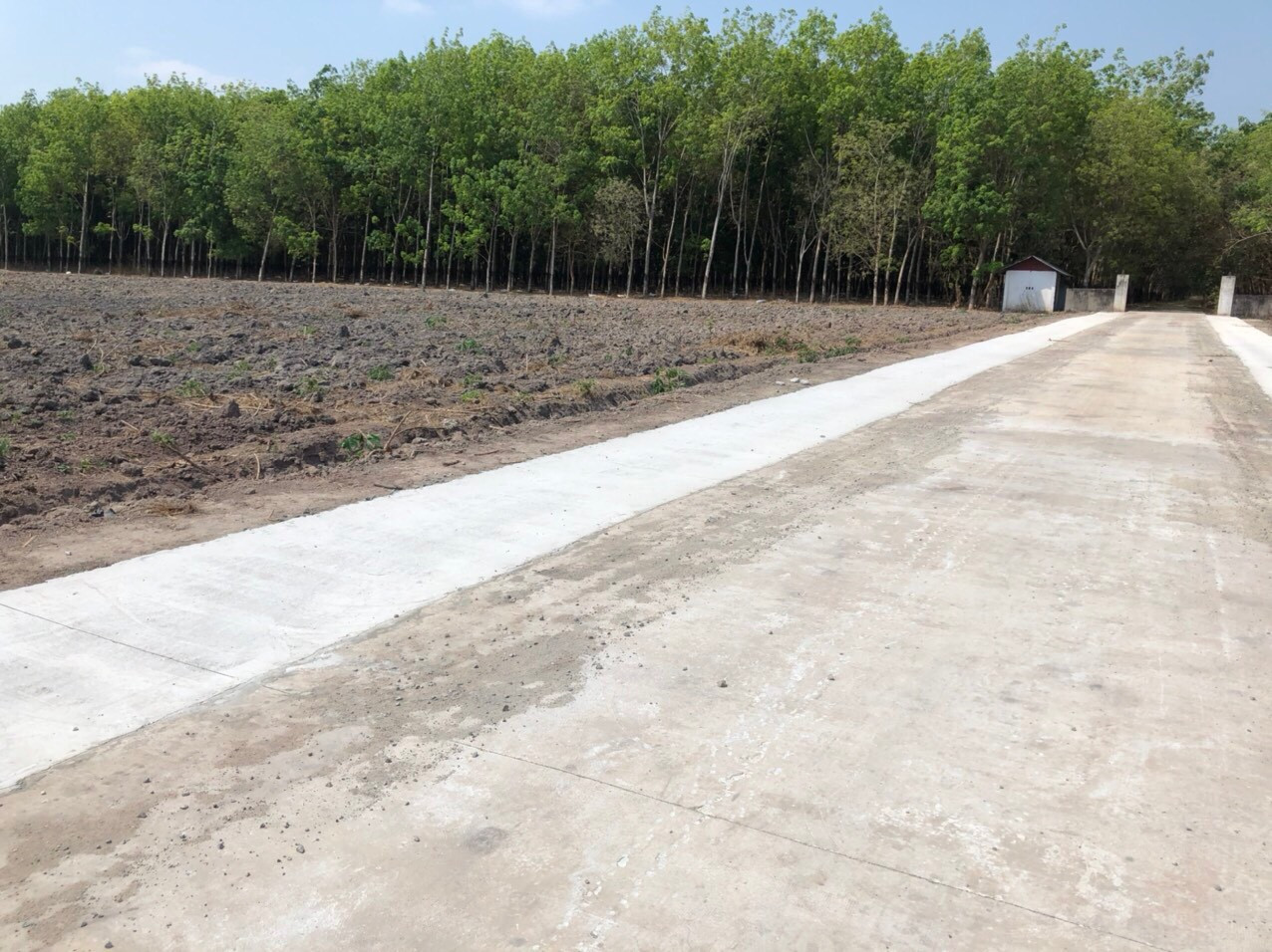 Chủ bán 2.500m2 đất thổ cư, giá 250 triệu, ngay thị xã, dân cư đông, gần các KCN lớn